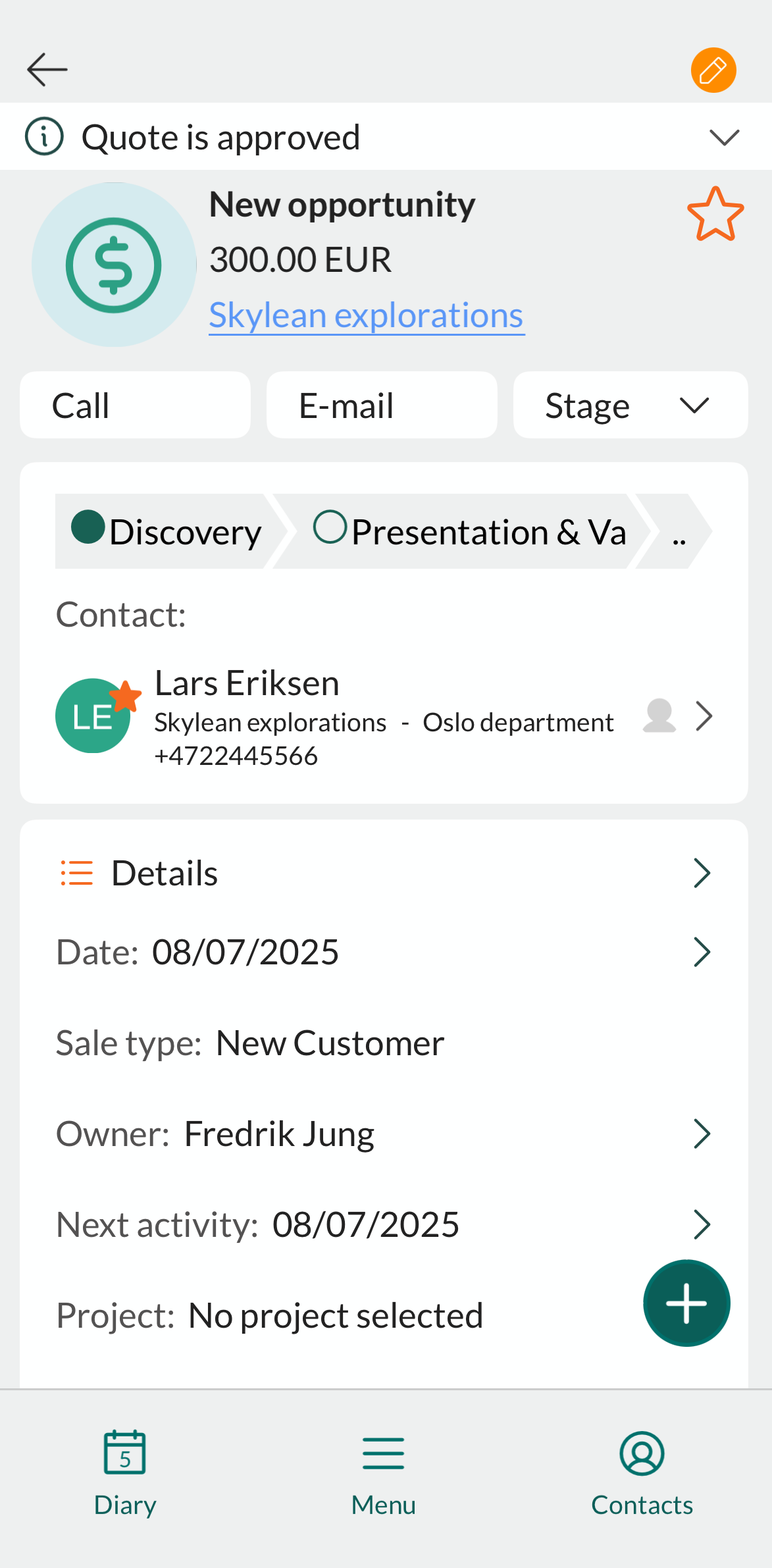 Mobile CRM: Quote approved -app-screen